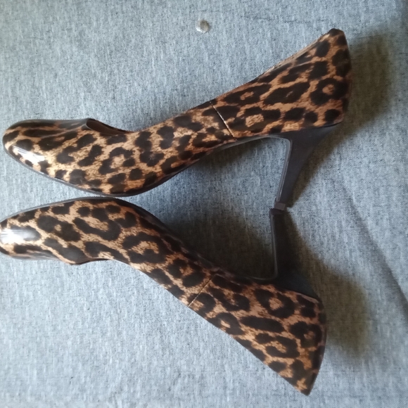 comfort plus by Predictions Leopard Print Women's Heels - Picture 3 of 3